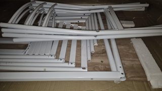 Conjunto de Comedor 1 Mesa y 4 Silla Pies Acero