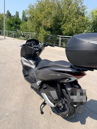 Honda PCX Gris Maxi Scooter