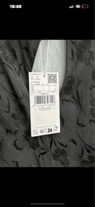 Vestido de fiesta negro con estampado floral