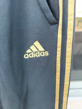 Pantalón Chándal Real Madrid Adidas original.