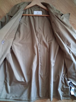 Gabardina verde corta Stradivarius