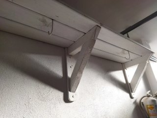 Estanterías de madera maciza