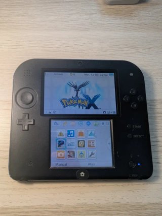Nintendo 2DS Negra-Azul + Accesorios