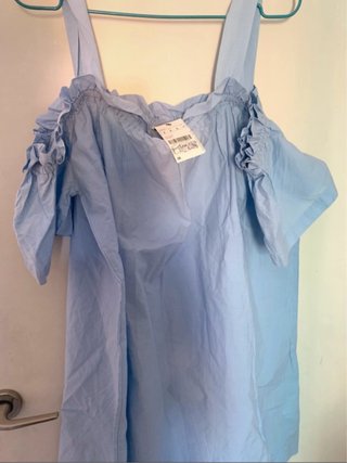 Vestido Pimkie azul hombros descubiertos