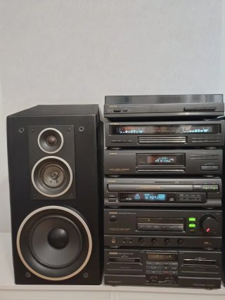 Equipo Hi-Fi Aiwa y Altavoces Sony SS-A705
