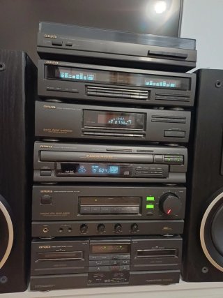 Equipo Hi-Fi Aiwa y Altavoces Sony SS-A705