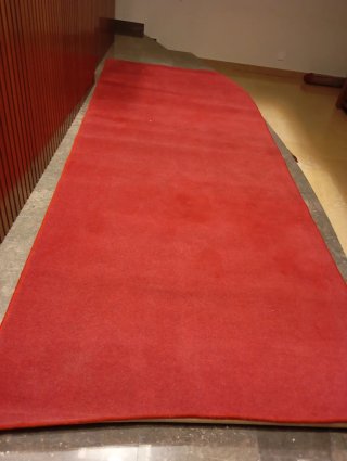 Alfombra roja de tela