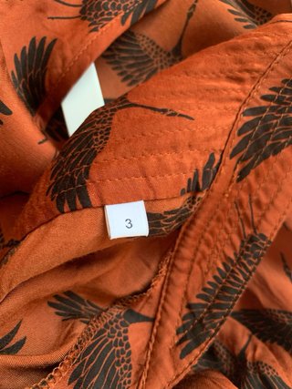 Vestido Sandro estampado pájaros naranja