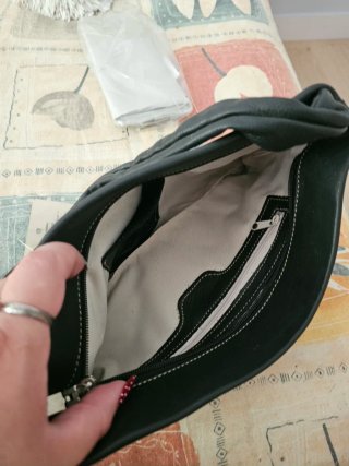 Bolso de piel Paola Manzini negro
