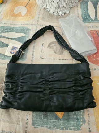 Bolso de piel Paola Manzini negro
