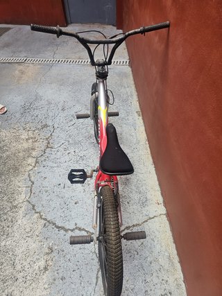 Bici BMX Roja y Plateada