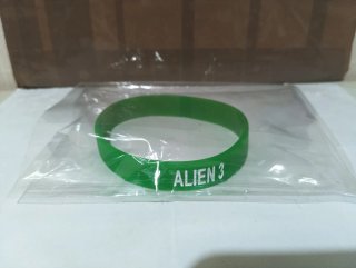 Lote Alien 3 DVD + Pulsera + Llavero