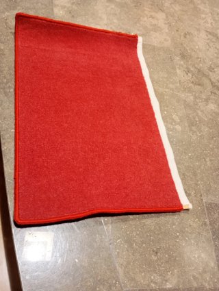 Trozos de alfombra  roja