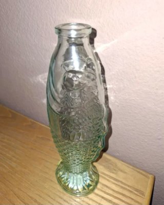 Florero de cristal con forma de pez