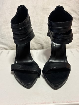 Tacones zara Negros piel
