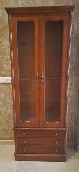 Vitrina de madera y cristal como nueva