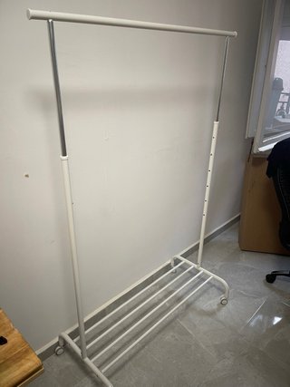 Appendiabiti in Metallo Bianco con Ruote