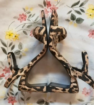 Bellos zapatos tacón animal print Stradivarius T36