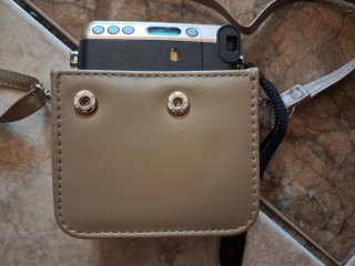 Cámara Instax Mini con funda y película Fujifilm