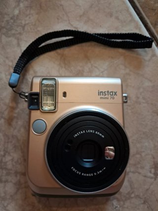 Cámara Instax Mini con funda y película Fujifilm