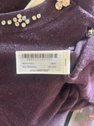 Chaqueta punto Zara con joyas