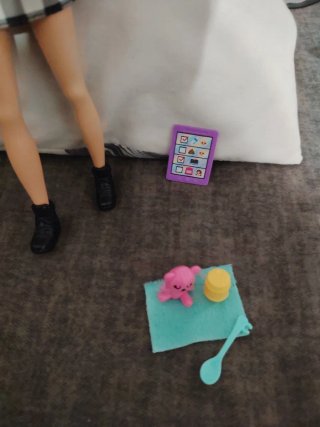 Barbie niñera con bebé y accesorios