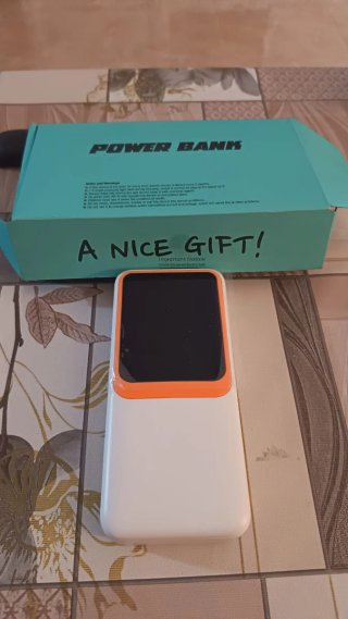 Power Bank con pantalla naranja