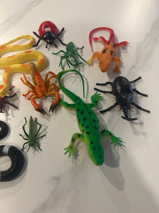 12 Figuras de Insectos y Reptiles Juguete