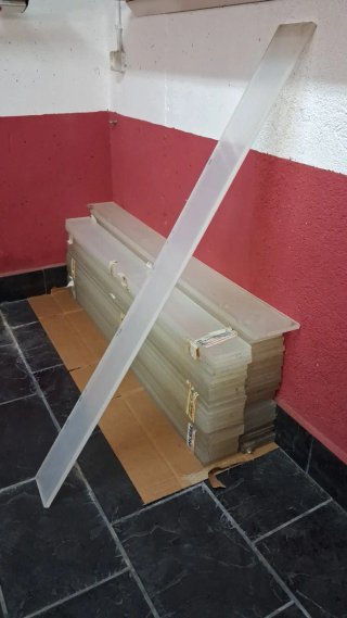 Tiras de metacrilato transparente