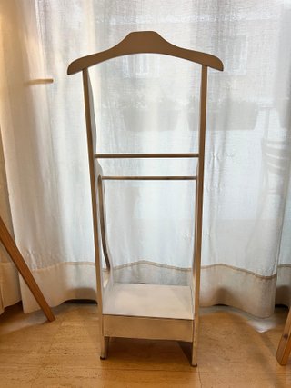 Perchero de madera con cajón