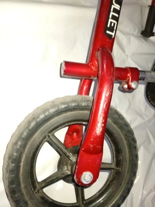 Bicicleta de equilibrio roja