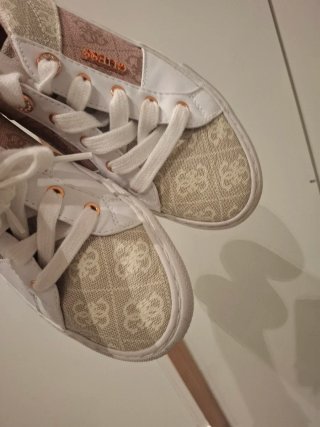Zapatillas Guess Beige y Rosa