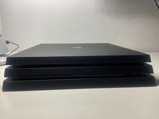 PS4 Pro + 10 Juegos + 3 Mandos