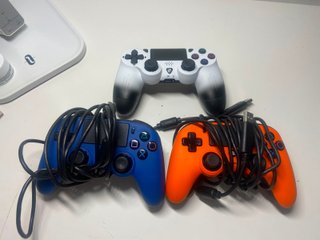 PS4 Pro + 10 Juegos + 3 Mandos