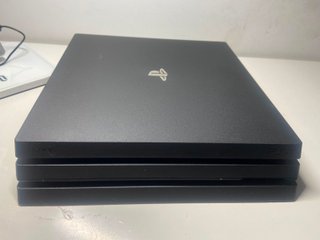 PS4 Pro + 10 Juegos + 3 Mandos
