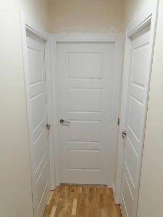 Carpintero montaje de puertas