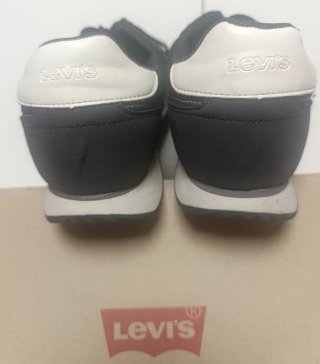 Zapatillas Levi's Stag Negras y Blancas
