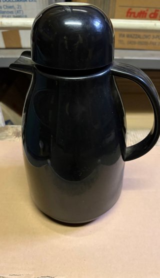Caraffa termica nera in plastica