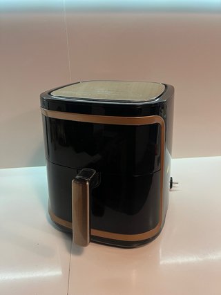 Freidora de aire Aigostar negra