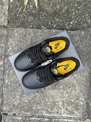 Nike Air Force 1 Negras y Amarilllas