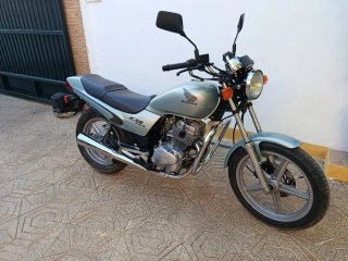 Honda CB 250 Naked Plata
