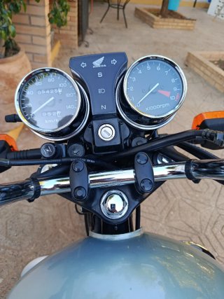 Honda CB 250 Naked Plata