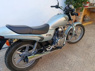 Honda CB 250 Naked Plata