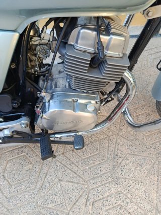Honda CB 250 Naked Plata