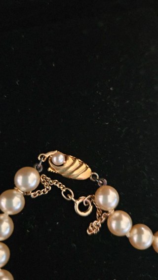 Pulsera de perlas clásica dorada