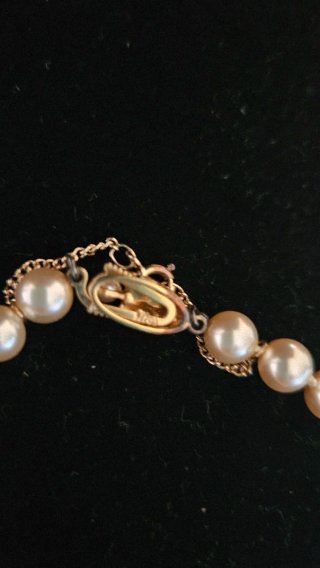 Pulsera de perlas clásica dorada