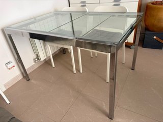 Mesa Comedor Extensible Cristal y Sillas