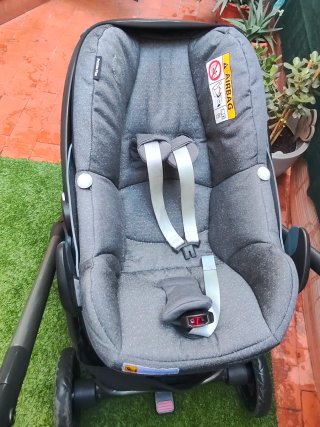 Carrito de bebé gris completo capazo, maxicosi