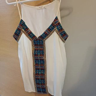 Camiseta tirantes MEISIE bordada
