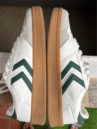 Zapatillas Hummel blancas y verdes